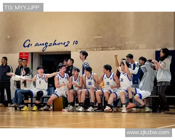 李慕豪的篮球之路：从青涩少年到职业球员的奋斗历程与成长故事