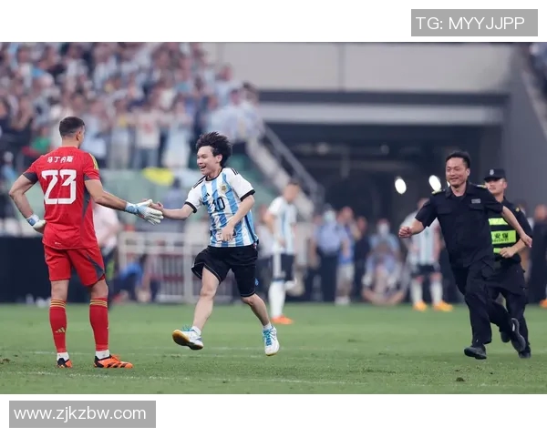 杰克逊马丁内斯的传奇足球生涯与未来发展展望