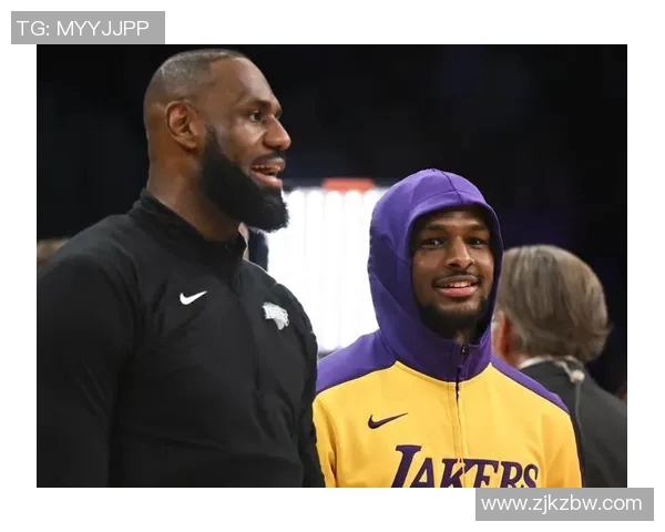 面具詹领衔湖人对决尼克斯精彩对抗赛回顾与分析