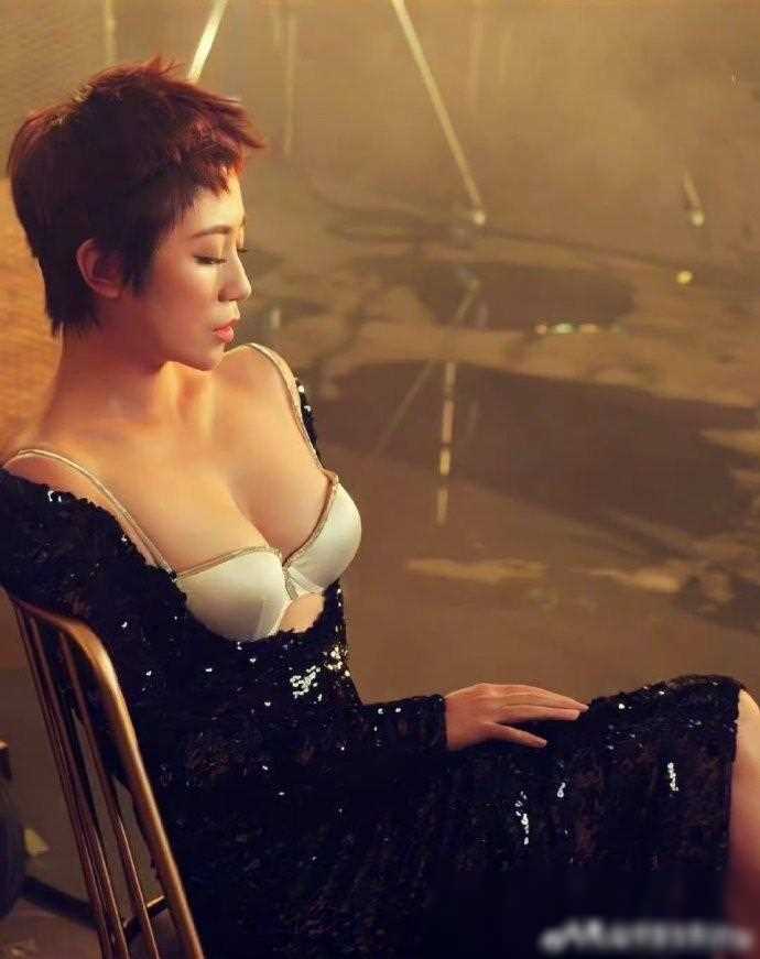 马丽男人装封面大片(图4)